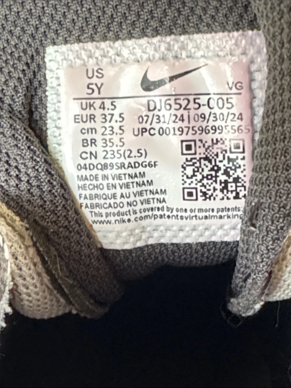 Nike Unisex Fastflex Size 5 Youth Grey Baseball Cleats